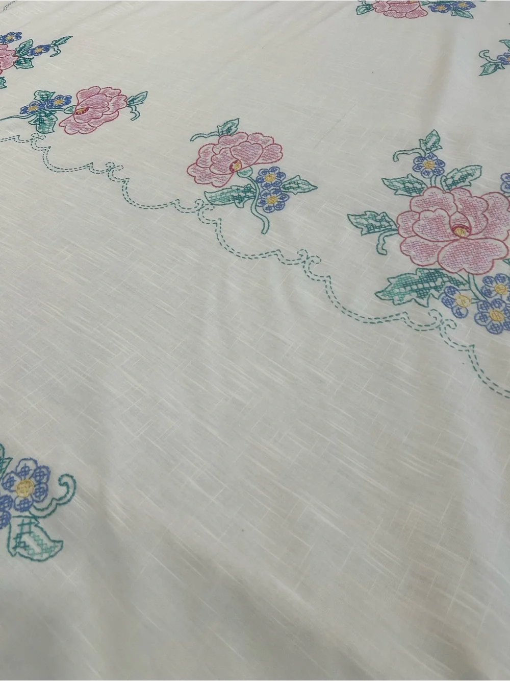 Vintage Style Floral Embroidered Tablecloth Rectangle 78x58” Cottagecore